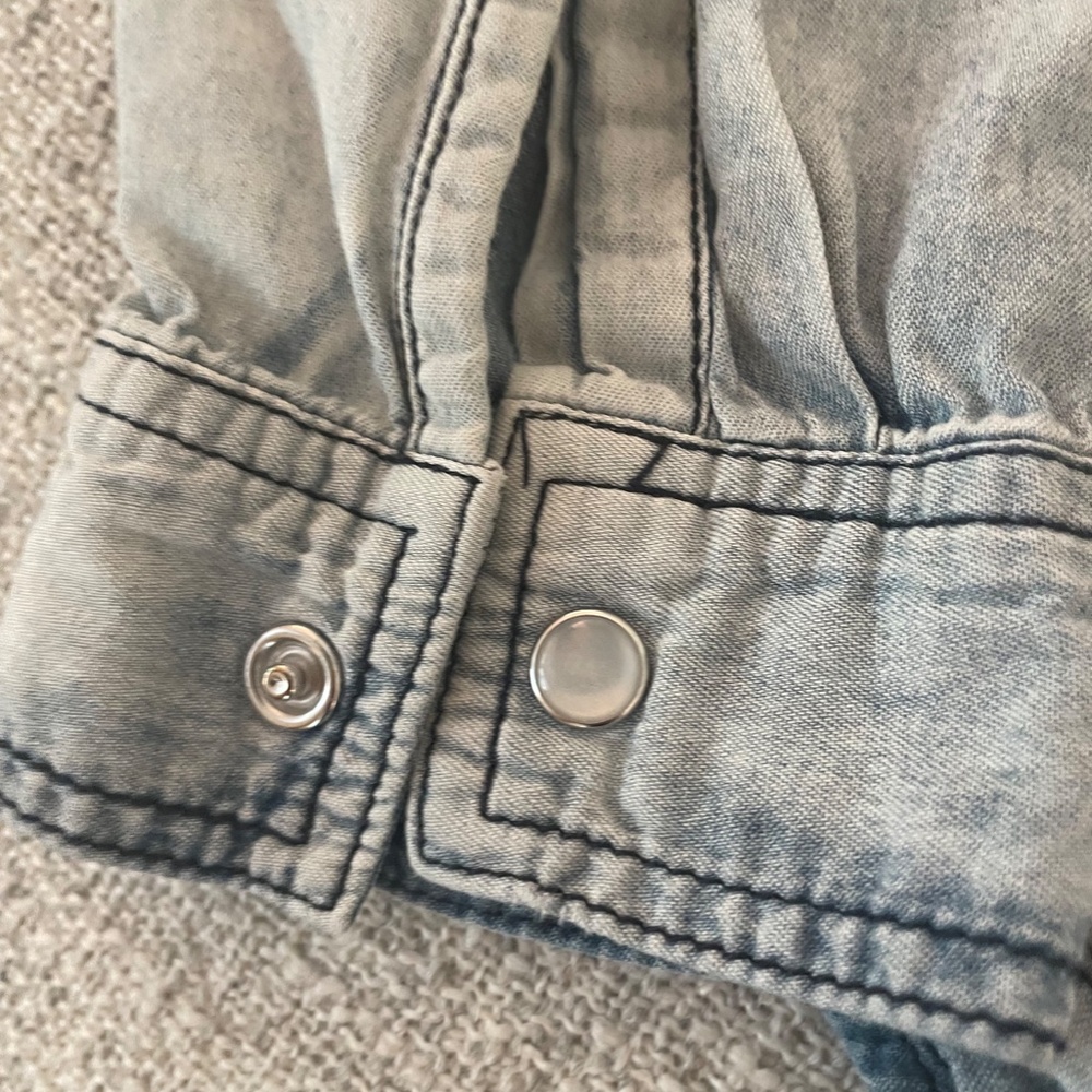 women's button down top - Picture 4 of 4